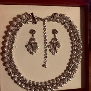 Womens pearlesque collar necklace and earring gift set pierced